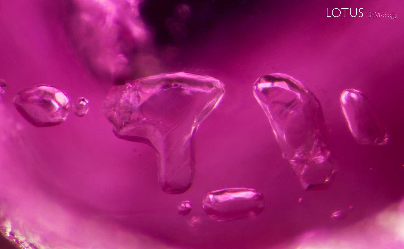 (Unheated) A group of transparent calcite crystals in sample 8.