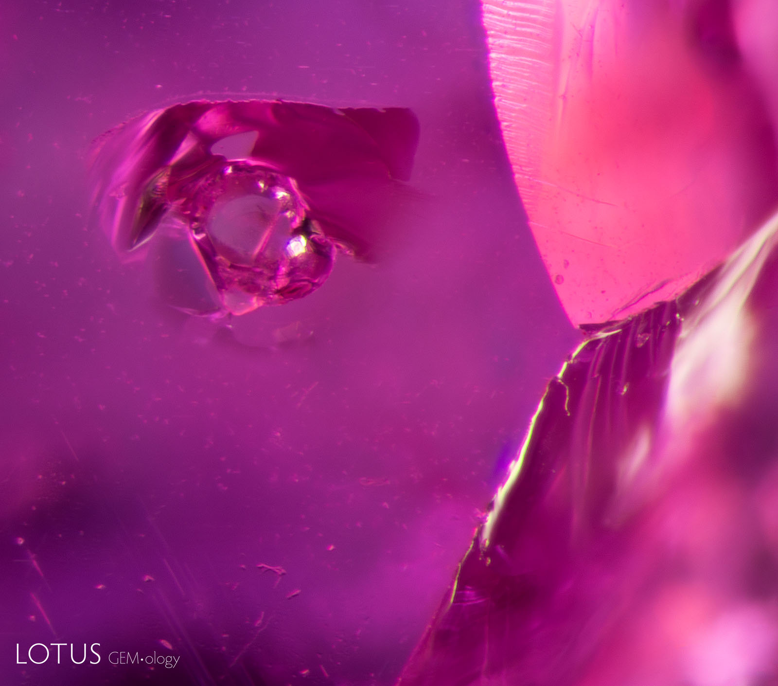 (1100°C) A shiny fissure has developed around the crystal, indicating heat damage.