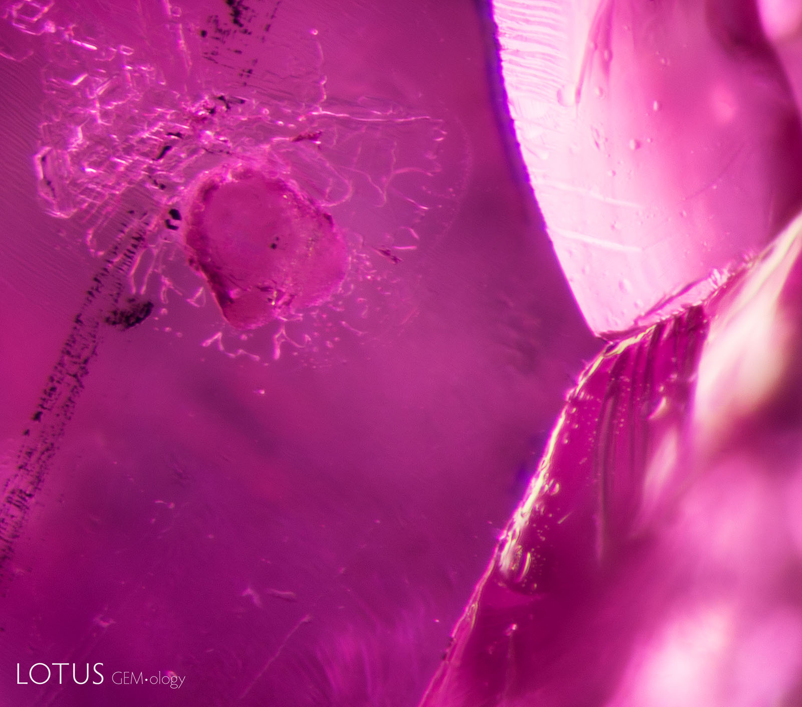 (1500°C) The crystal has a more frosty texture, and the fissure around it has begun to heal.