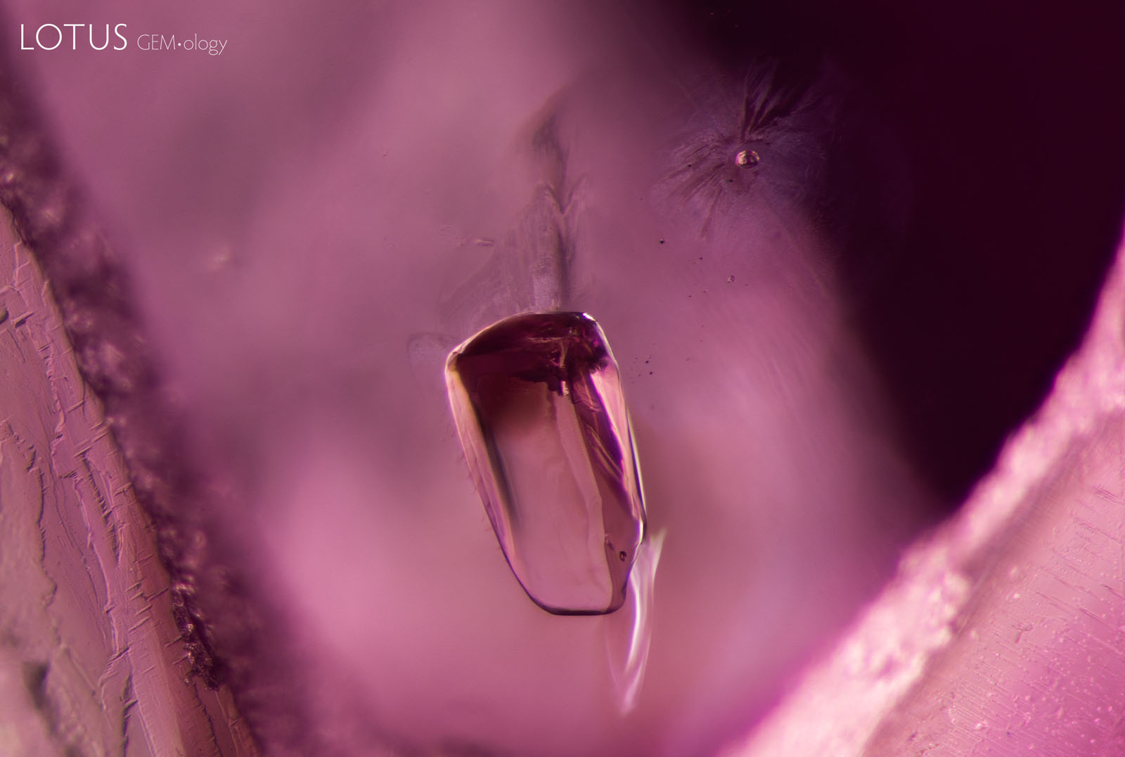 (1100°C) The fissures begin to heal, creating fingerprints around the crystals.