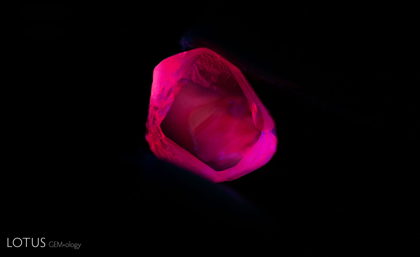 Sample 46 displays a strong red short-wave fluorescence in its unheated state. Like the other samples tested, it did not display any change in appearance in short-wave UV illumination until after the last round of heating.