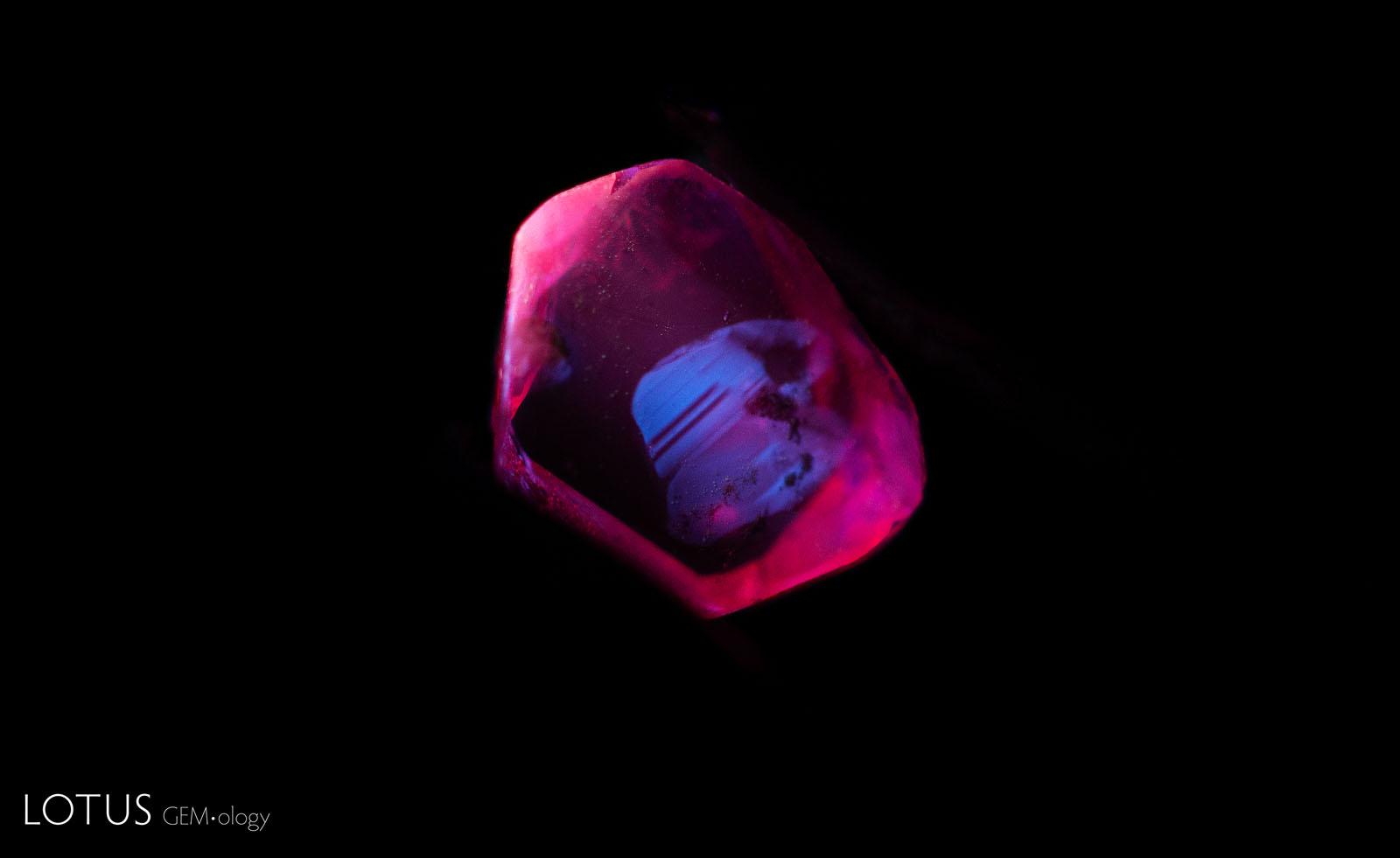 After heating to 1500°C, the ruby displays a clear, zoned chalky appearance in short-wave UV.