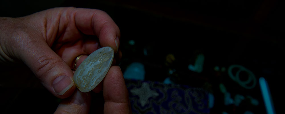The Chinese Box  |  A Guangzhou Jade Market Puzzle  |  Lotus Gemology