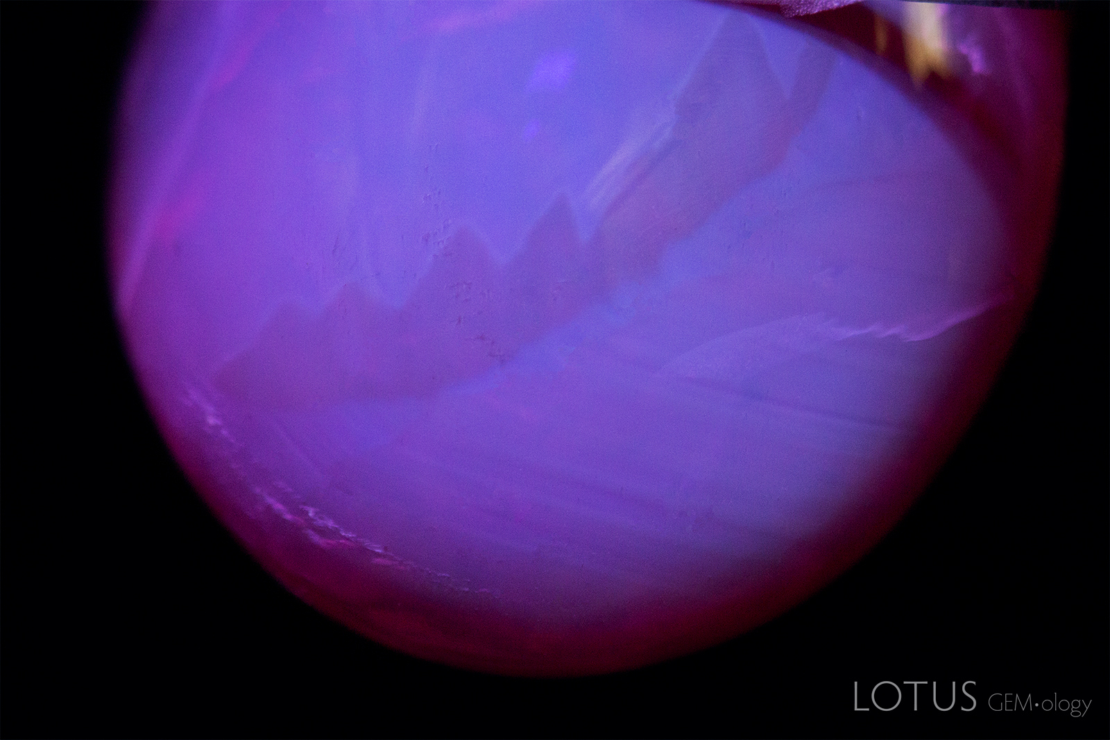 Figure 3.&nbsp;The ruby was examined under a standard long-wave/short-wave UV light box A. The stone displayed strong red fluorescence in long-wave UV. B:&nbsp;In short-wave UV, the stone displayed strong chalky red fluorescence. Photos: Ronnakorn Manorotkul/Lotus Gemology