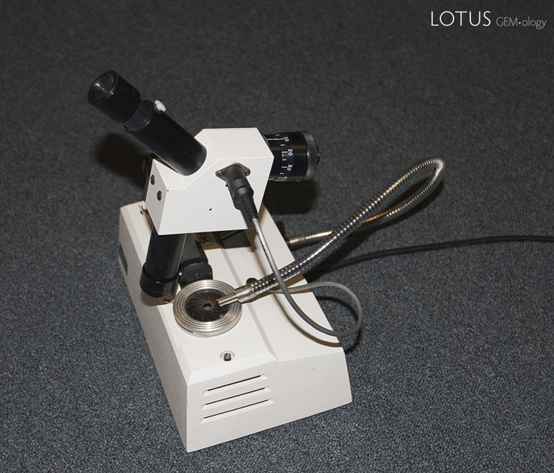 A scanning spectroscope once produced by Gem Instruments. Rotating the calibrated drum on the right of the instrument while viewing the spectrum through the eyepiece rolls the spectrum past a crosshair. When the absorption line is lined up with the crosshair, the exact wavelength can be read off of a digital LED display on the top of the instrument. The instrument is excellent for measuring the exact wavelengths of fine absorption and emission lines.&nbsp;Photo: R.W. Hughes