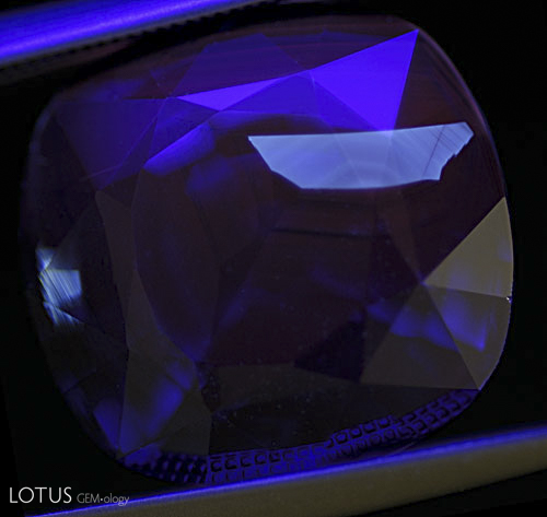 Figure 11. Distant and magified views of another superficial fluorescent patch in an untreated sapphire from Madagascar. Photos: Richard W. Hughes; Nikon D200