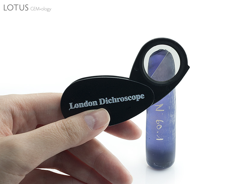 Figure 11. Pleochroism in a Verneuil-grown half-boule of synthetic sapphire, as viewed with a London (polaroid-plate) dichroscope. In Verneuil-grown synthetic corundum, the optic axis always lies in the plane of the split. Photo: Wimon Manorotkul