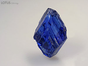 Tanzanite is strongly pleochroic, as the above two photos of the same crystal show. Photo: Wimon Manorotkul/Pala International; specimen courtesy of William Larson