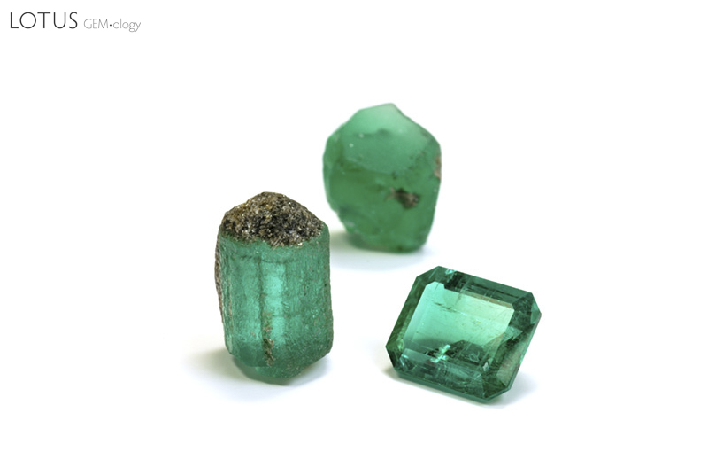 Lotus Gemology Bangkok: Rough and cut Malysheva emeralds. Photo: Wimon Manorotkul