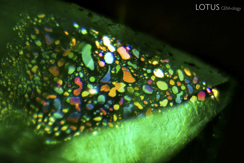 Lotus Gemology Bangkok: One of the most diagnostic features seen was thin liquid films lying on the basal plane, seen here with both reflected and transmitted light. Specimen courtesy of Tsar Emeralds Corp.; photo: John Koivula