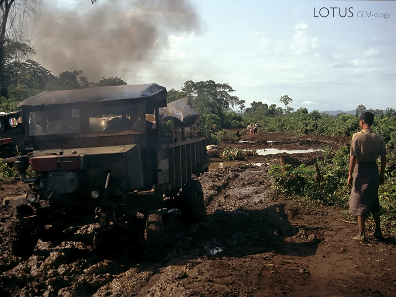 The road down from Taung Ch&eacute;.